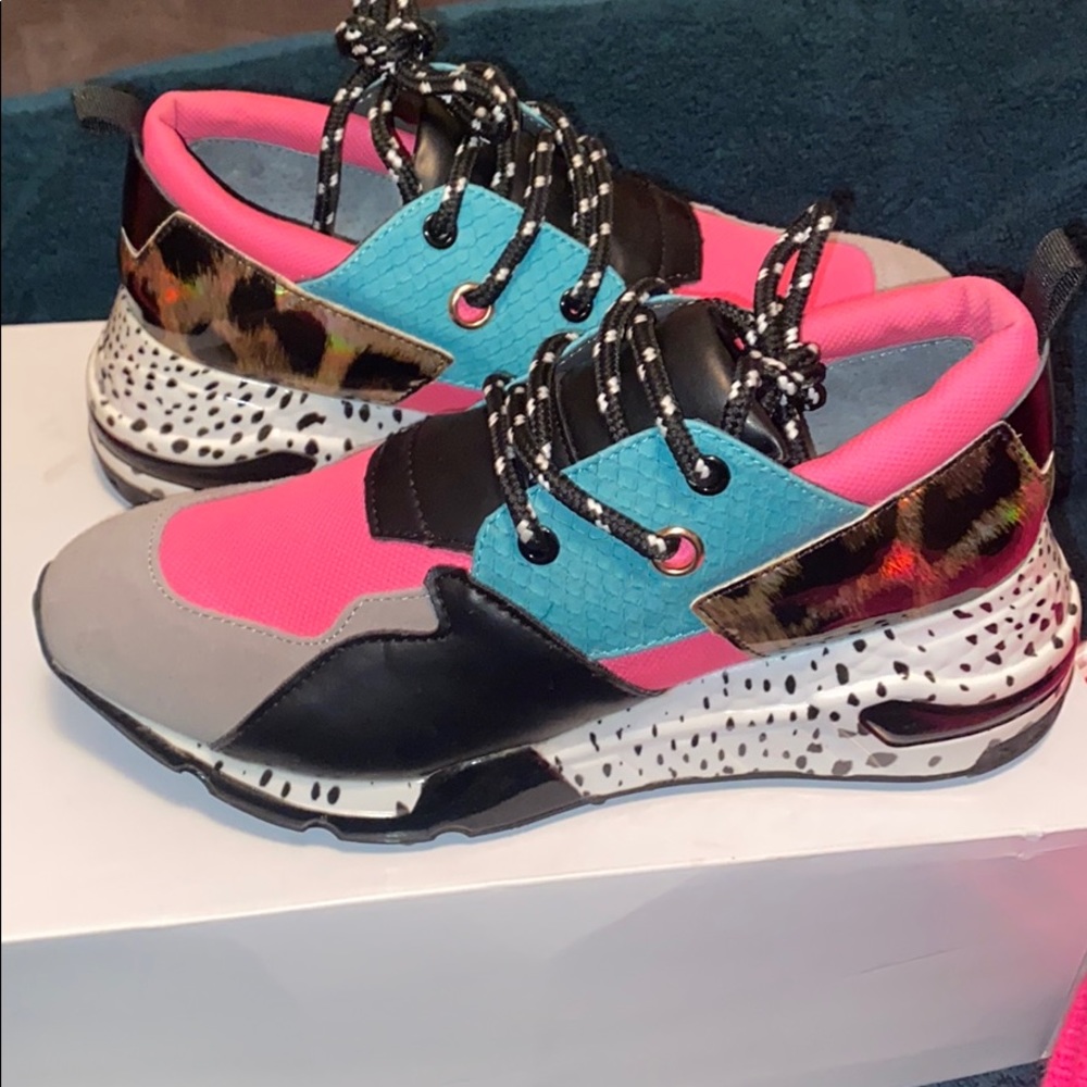 Women’s sneakers